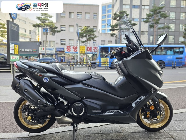 야마하 TMAX560 20년식 2만키로대 주행 깨끗하고 정비 잘된 모델 판매합니다.