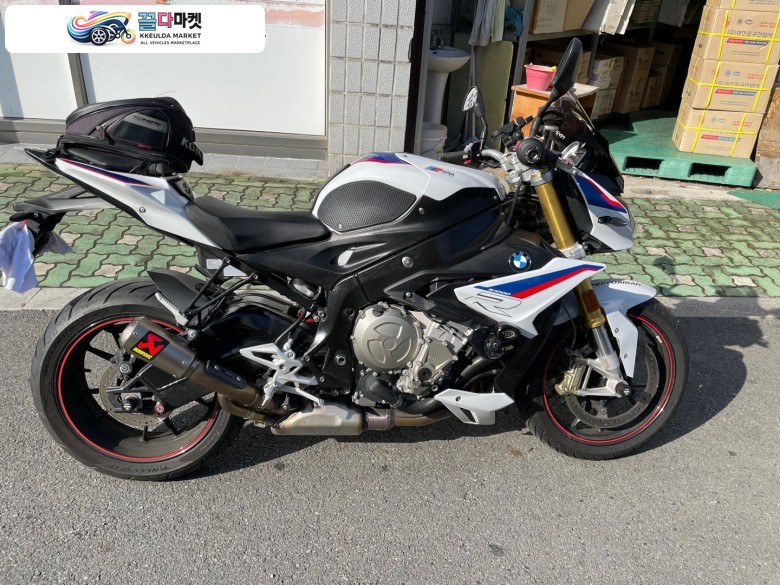 2017 BMW S1000R 입니다,,,,