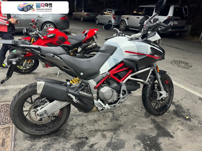 두카티 멀티스트라다 950S (22년 10월 출고차량) 가격다운 급처합니다