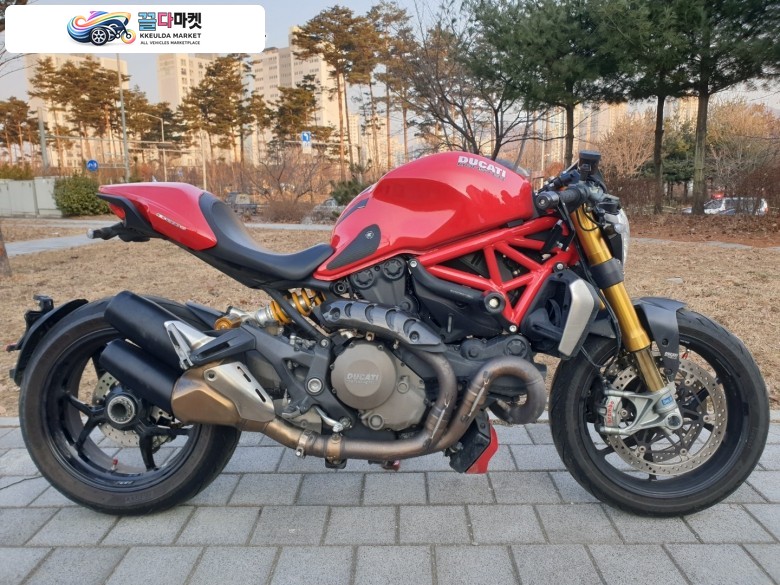 두카티 몬스터1200s 2015년식 판매합니다