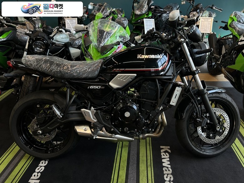 [ 가와사키영등포 바이크랜드 / Z650RS 신차 프로모션으로 가격다운&다양한 옵션 무상제공/ 자세한건 방문해주셔야가능합니다 :> ]
