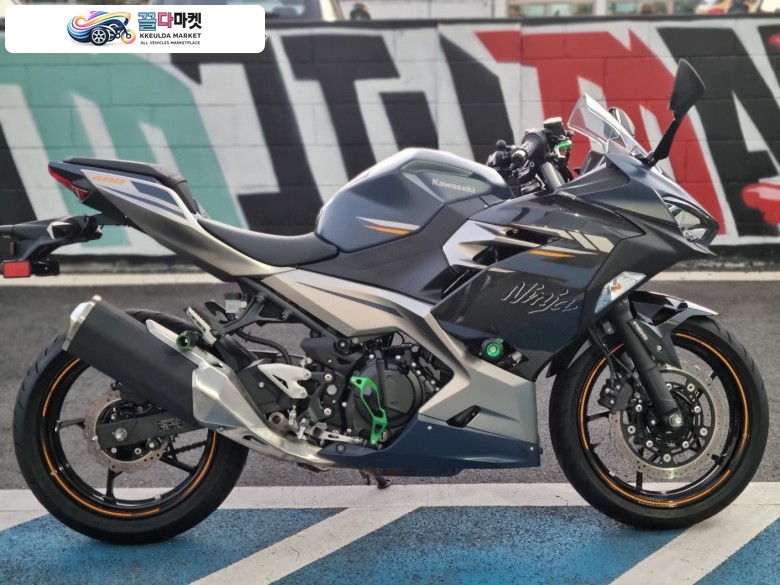 2023년식 3598km 주행한 상태좋은 닌자 400 ABS 블루 분양중 제1금융권 현금할부 및 신용카드가능 가와사키 부산점 SN바이크