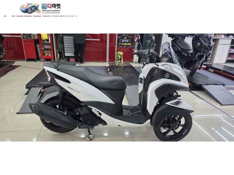 신차같은 삼륜스쿠터 YAMAHA 트리시티125 판매합니다.