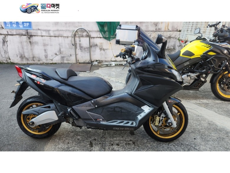 스쿠터계의 대장~~아프렐리아 srv850~~2017년식 아크라포빅