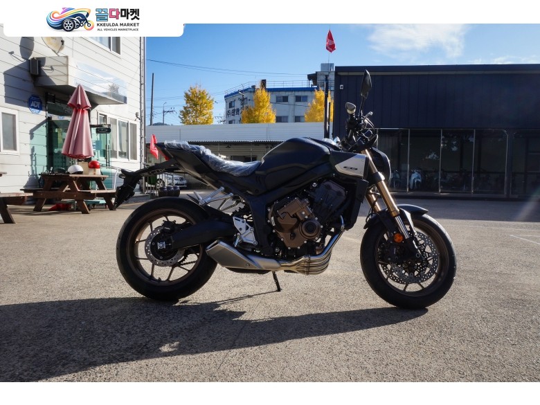[신차]HONDA 혼다 2025년 CB650R 세계 최초 E클러치 자동 제어 시스템 적용