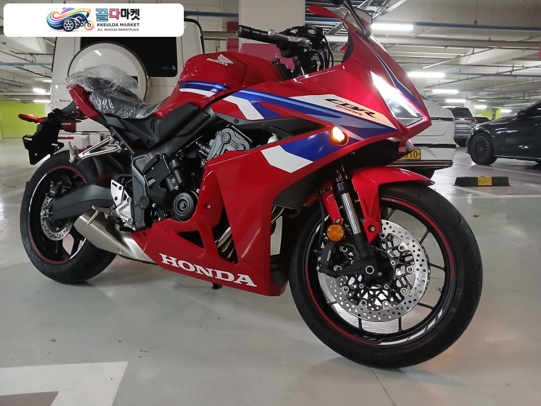 2025년CBR650R 신차서울무주행 팝니다. E클러치 모델
