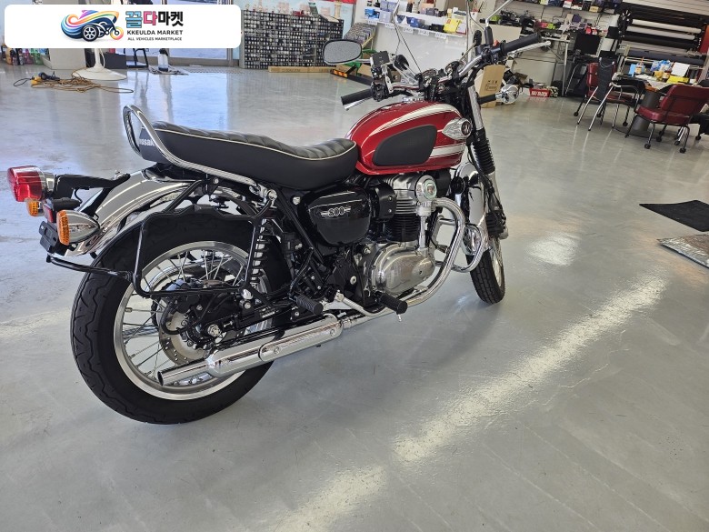 W800신차급팝니다