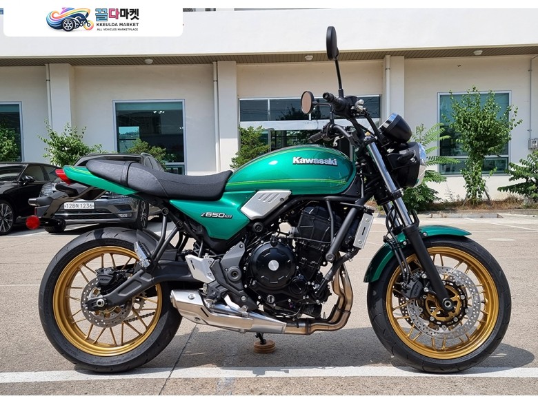 //바이크월드// 가와사키 신차 2023년식 Z650RS 그린