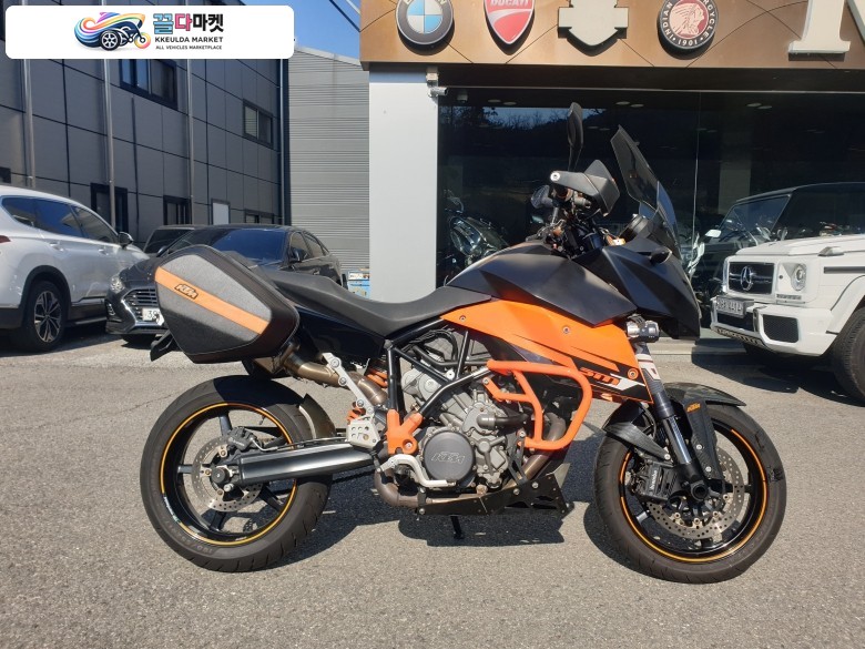 옵션 잘~꾸며지고 주행거리 짧은 KTM 990SMT 판매 합니다.