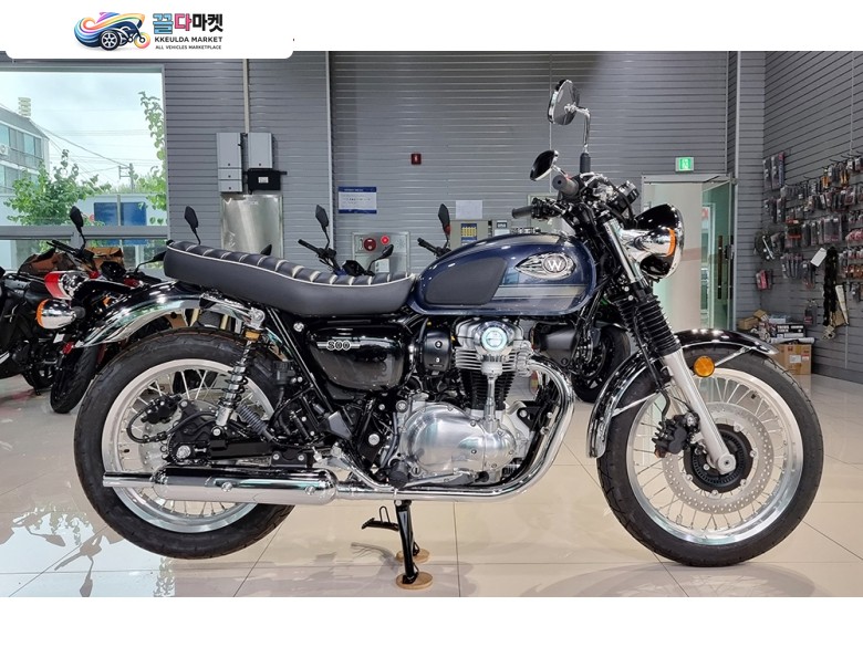 ▷▶ 바이크월드 • 가와사키 신차 •  2023 •  W800 블루 ◀◁