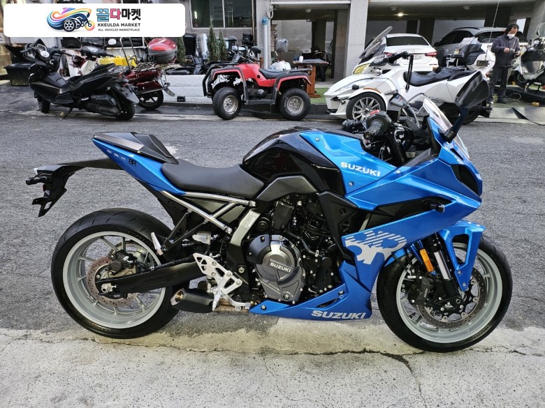 스즈키 GSX-8R 24년식 판매합니다