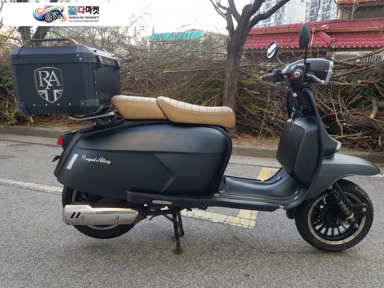 20년식 상태 좋은 클래식 스쿠터 로얄알로이125 블랙 서울 동대문 판매합니다.