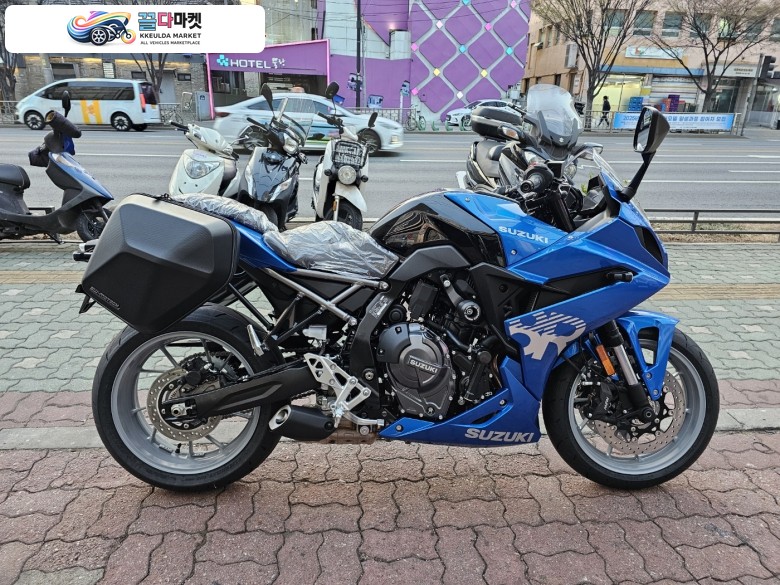 스즈끼 GSX 8 R