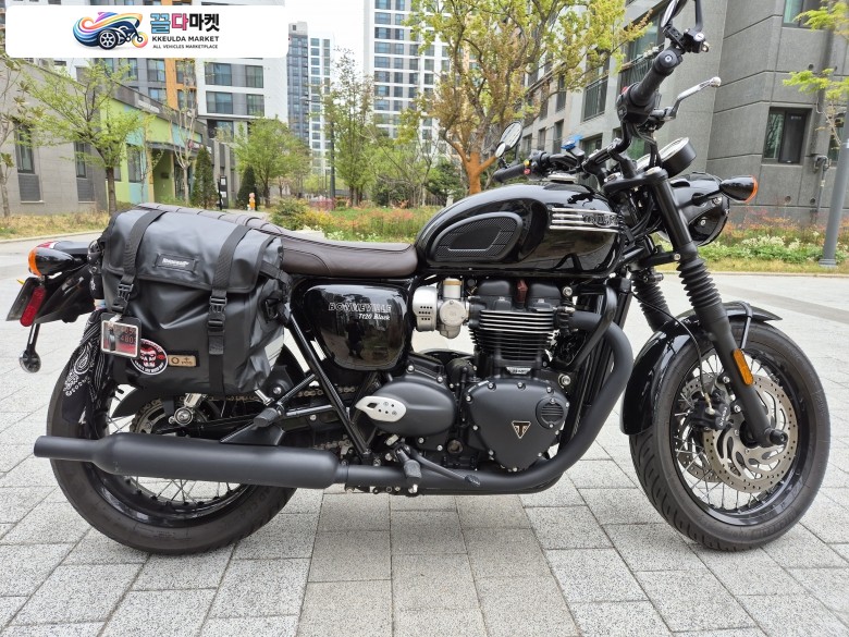 본네빌 T120 블랙