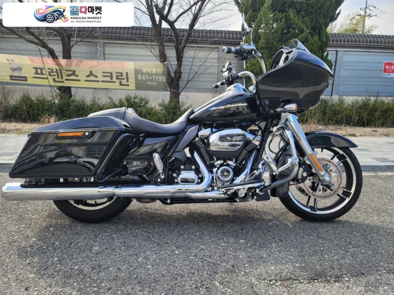 짧은 적산거리 15500km 신차 컨디션 로드글라이드 풀옵션 판매합니다 vision-motors