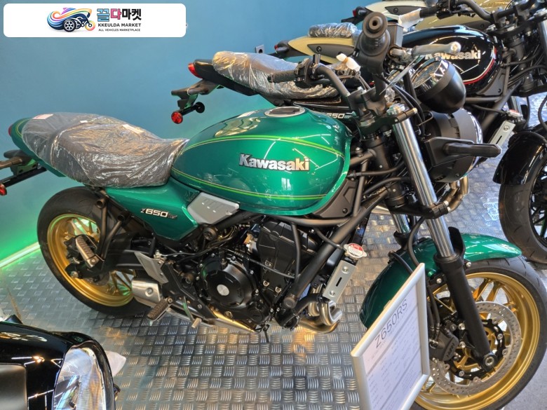 [ 가와사키영등포 바이크랜드 / Z650RS 신차 프로모션으로 가격다운&다양한 옵션 무상제공/ 자세한건 방문해주셔야가능합니다 :> ]