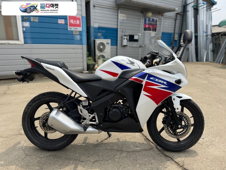 혼다 cbr125 17년형 화이트컬러 판매합니다