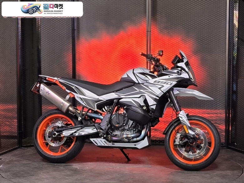 KTM 890SMT 짧은 키로수 판매합니다.