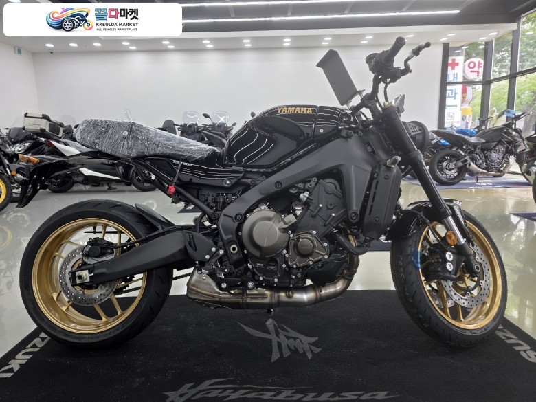 -진주신평오토바이-  -야마하 XSR900 (ABS)-  - 2025년식 신차-  - 검정-