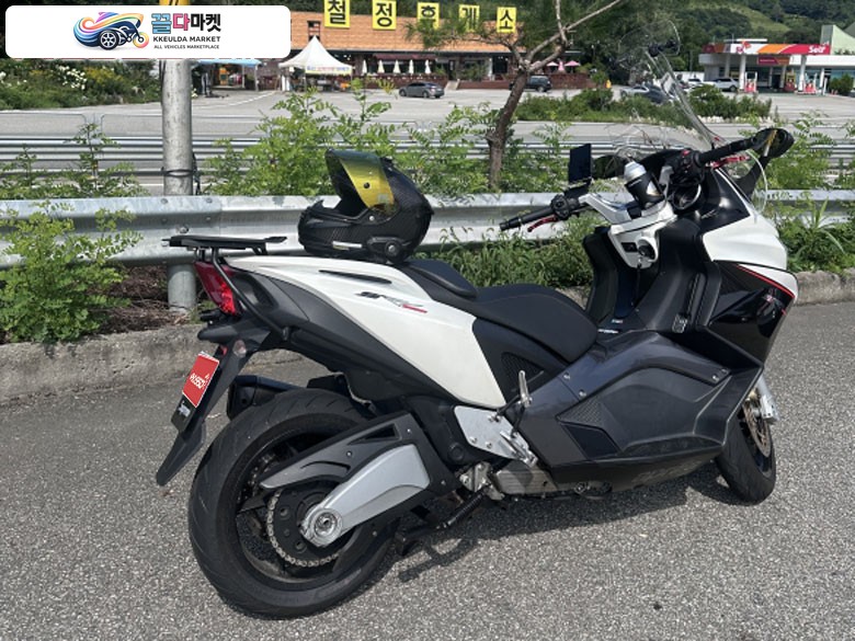 아프릴리아 빅스쿠터 SRV850