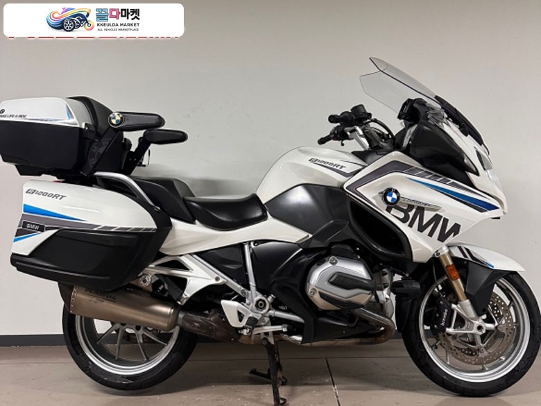 사용검사대행무료,무료배송 17년식 BMW R1200RT 화이트 4.7만키로 소모품올교체 풀옵션차량 가격인하 판매합니다.