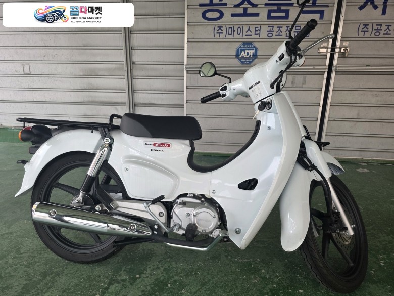 슈퍼커브 2024년식 1613km 신차급 판매합니다