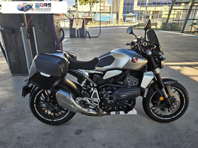 신형CB1000R노멀실버 22년식