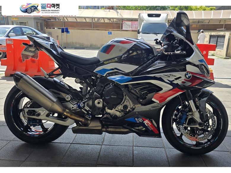 BMW M1000RR