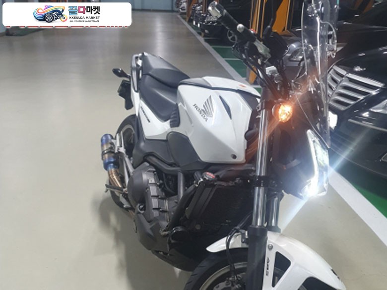 혼다 nc750s dct 입니다
