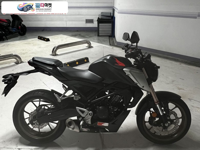 Cb125r 21년식 팝니다.