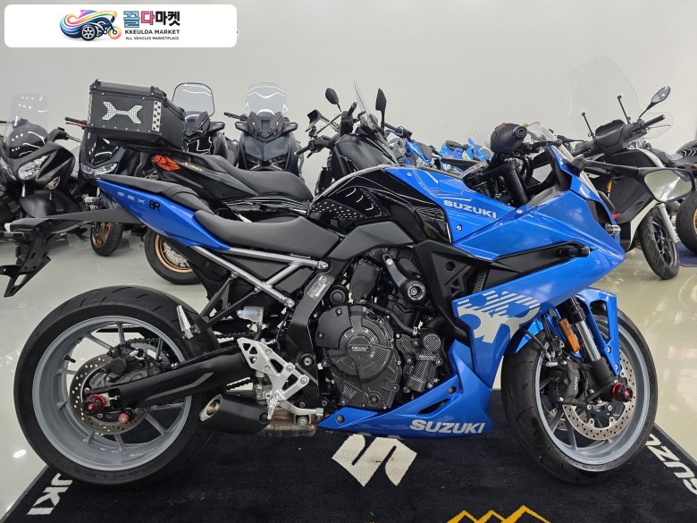 진주신평오토바이- -스즈키 GSX-8R- -신차컨디션의 바이크- -2024년식 2,374km 주행한 바이크-