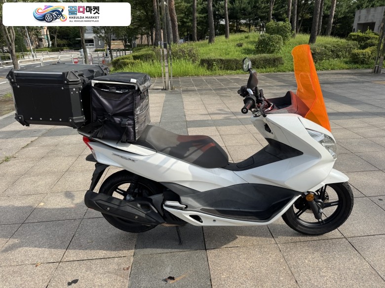 혼다 PCX125 17년식 화이트컬러 스마트키차량 팝니다
