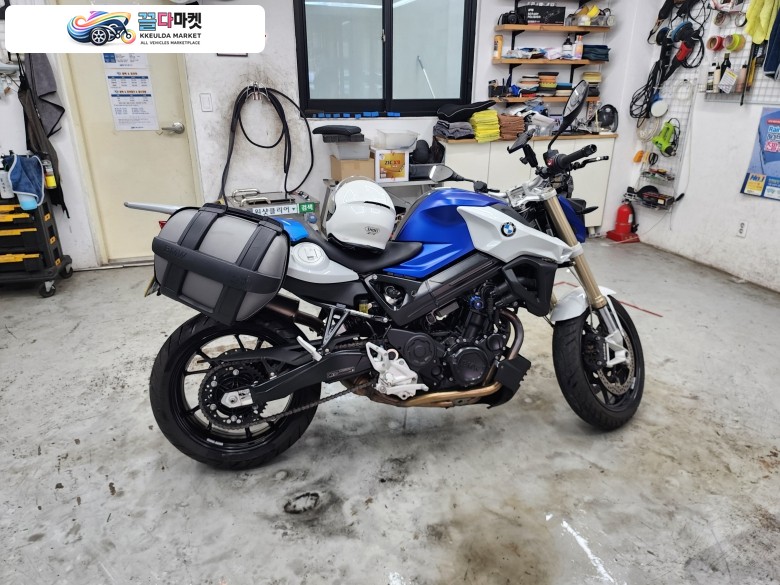 부산 2017년식 BMW F800R 800cc 소장용(아크라포빅) 팝니다. 9000km [상태S급]