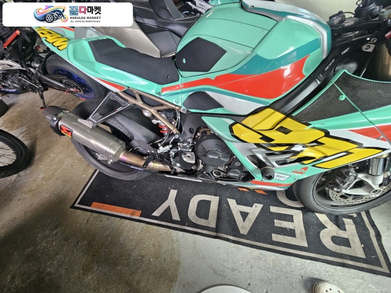 s1000rr 레이스팩 22년식 판매합니다.
