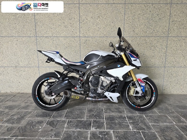 (사용검사완료) 2018 BMW S1000R (풀배기) 스페셜 컬러 판매합니다.