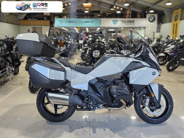 신차도 다파는 오빠들 입니다~^^ 이번에 신차 출시된 BMW R1300RT 입니다^^