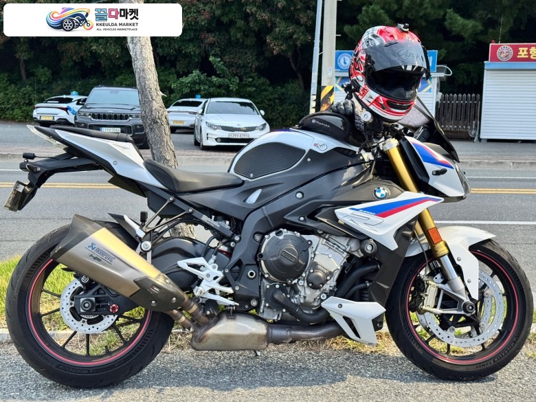 경북 포항 S1000R 2021년식 판매 합니다.