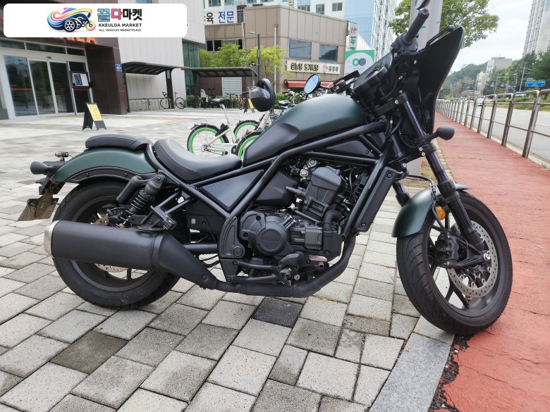 24년식 혼다 레블1100 T DCT 모델입니다.