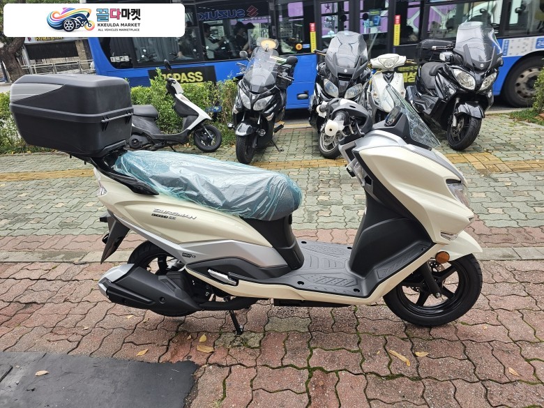 스즈끼 버그만 스트리트 125 EX