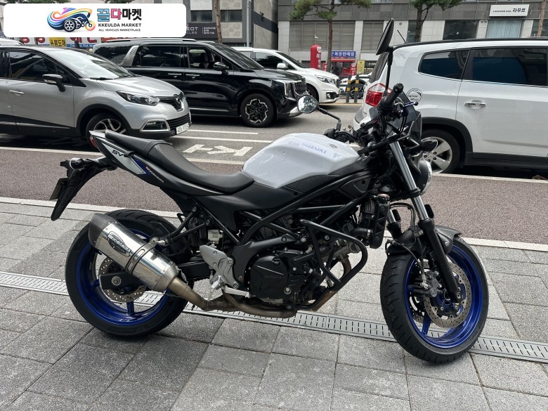 스즈키 SV650 17년식 화이트블루 중고 판매