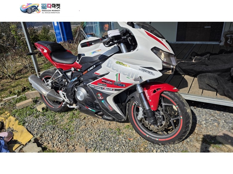 베넬리 TNT302ABS