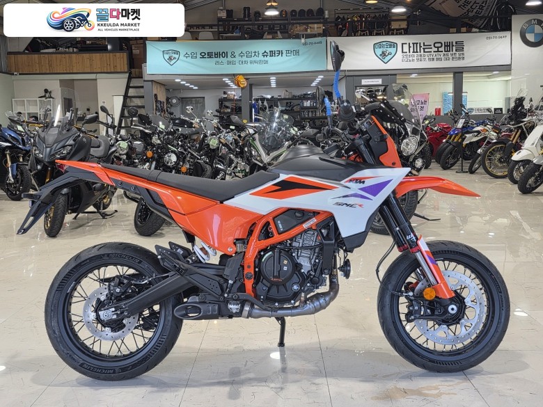 다파는 오빠들 신형 KTM 390 SMC 시리즈 입고! 입니다^^