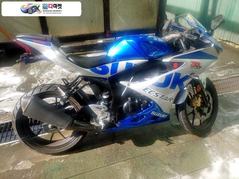 스즈키 gsxr 125 21년식 판매합니다.