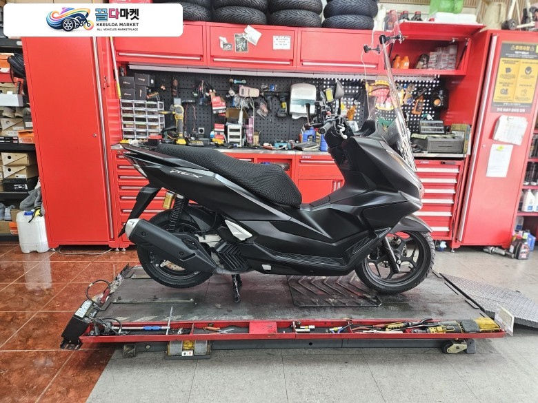 25년식 중고 PCX 판매 합니다.