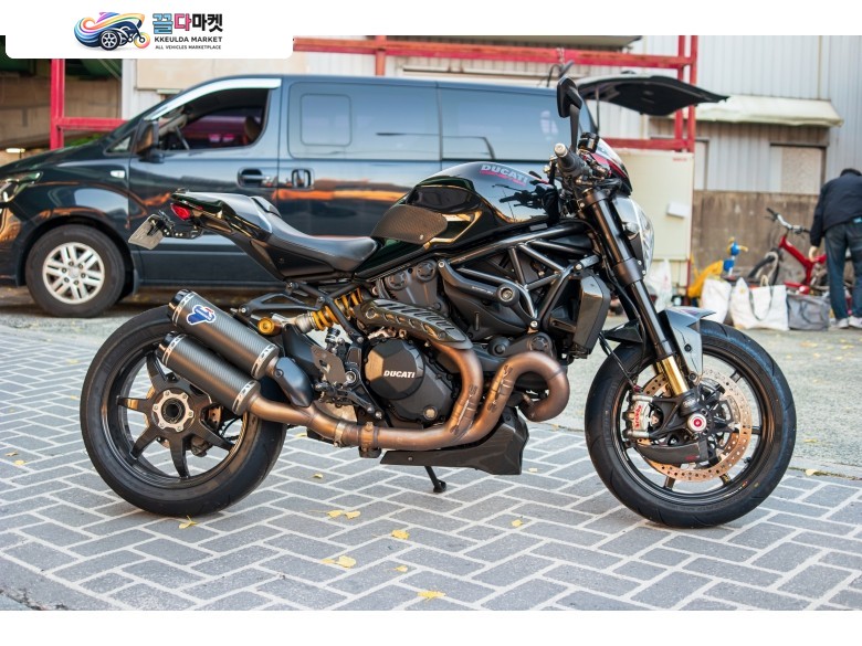 두카티 몬스터 1200R  귀한 R