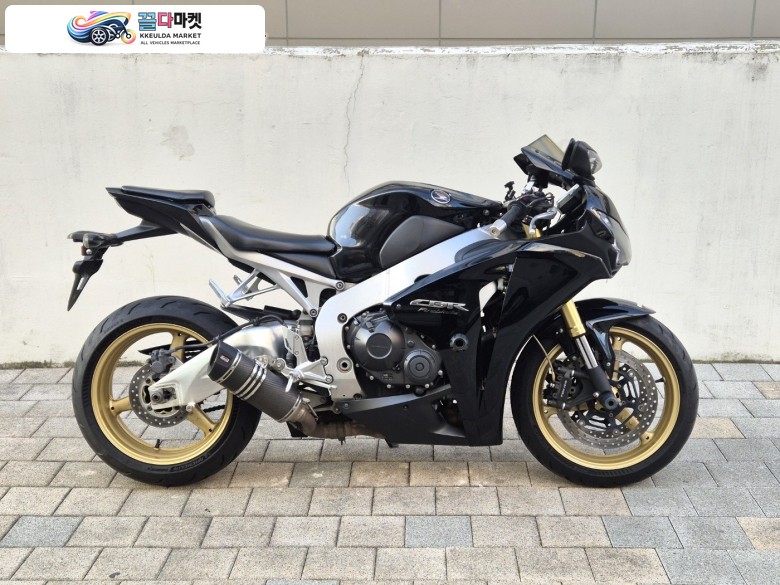 CBR1000RR 2010년식 판매합니다.