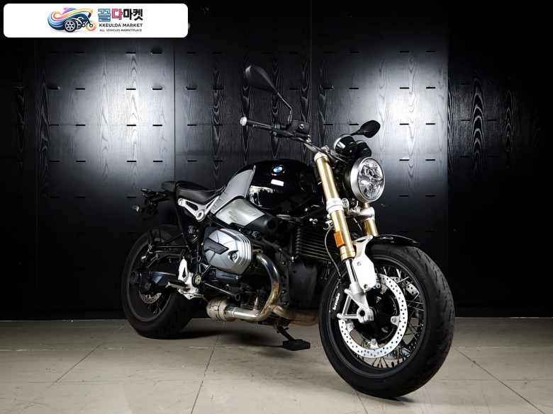 [BMW 공식모델] RNINE T (알나인티 노멀) - BMW모토라드 공식 보증 워런티 2026년 11월 - 순정 아크라포빅 슬립온 배기 탑재 - 무사고 관리잘된 신차급 홈서비스 중고매물 - 정직한 최고가 대차 및 매입을 도와드립니다.