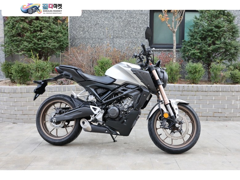 혼다 CB125R 2023년식 신차급 매물을 판매합니다  대차 가능