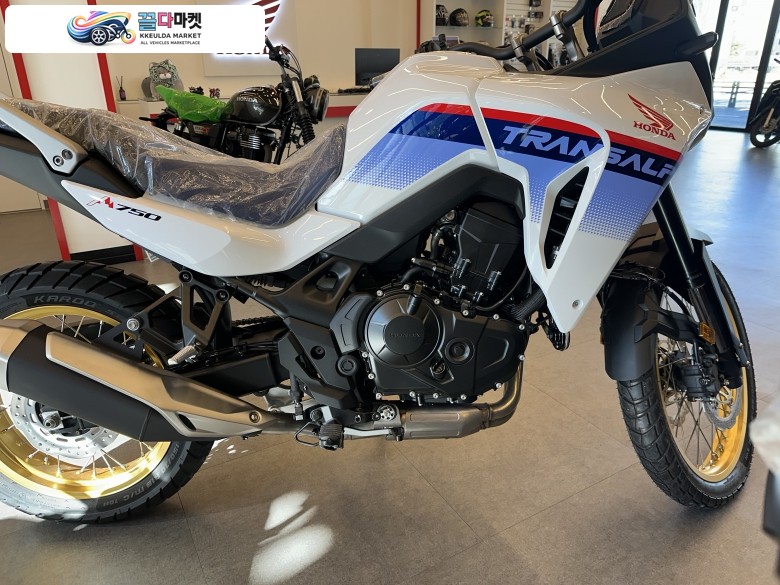24년식 XL750 트랜스알프 화이트 신차판매