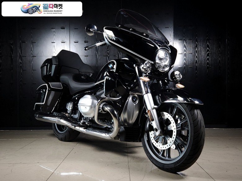 [BMW 공식모델] R18TC 럭셔리 투어러 (2024년 4월 출고) - BMW모토라드 공식 보증 워런티 2027년 4월 - 후진 기어 탑재 최상위 모델 - 무사고 관리잘된 신차급 홈서비스 중고매물 - 정직한 최고가 대차 및 매입을 도와드립니다.